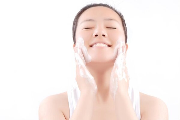 洗面奶一天用两次可以吗？洗面奶一天用多少